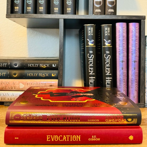 Fairyloot Exclusive Signed Edition Evocation by S.T. Gibson - Picture 13 of 13